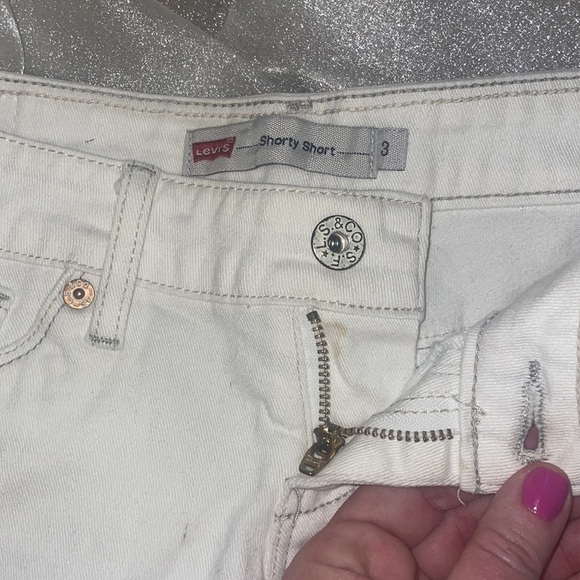 Levi’s Shorty Short - Picture 2 of 4